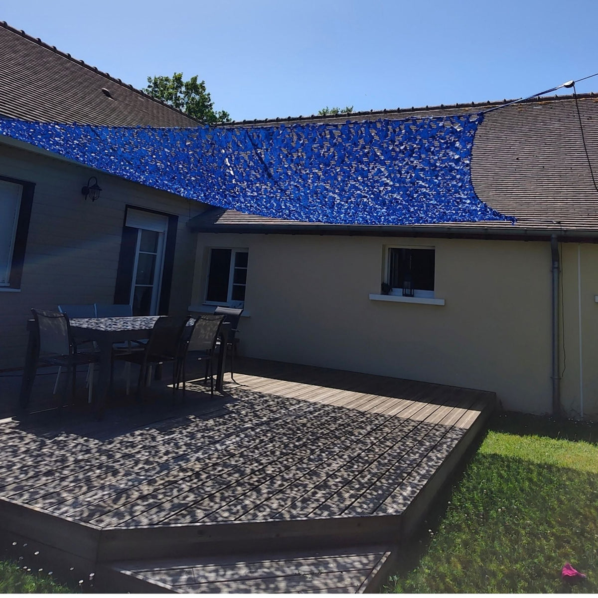 Voile d'ombrage camouflage bleu — détail de la matière