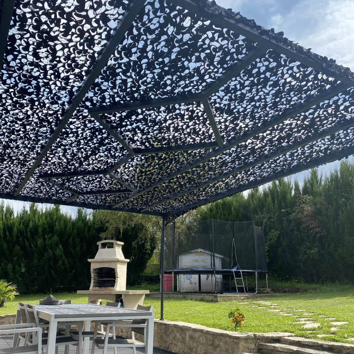 Voile d'ombrage camouflage noir — détail de la matière