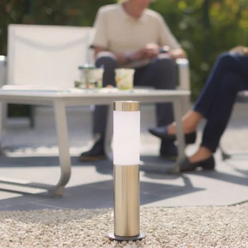 Borne solaire extérieure à LED — détail de la matière