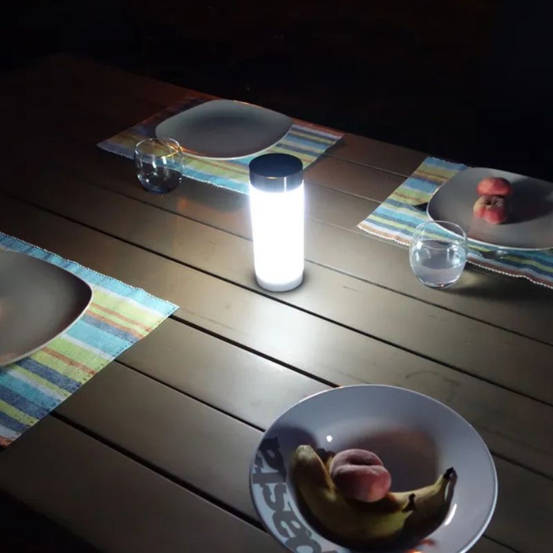 Borne solaire extérieure à LED — détail de la matière