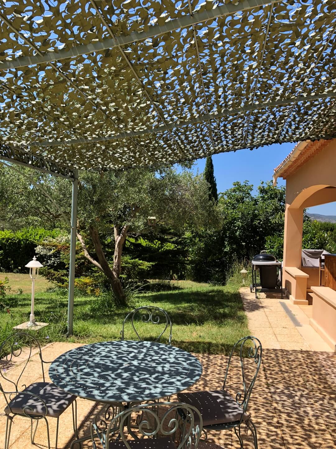 Voile d'ombrage camouflage vert — détail de la matière