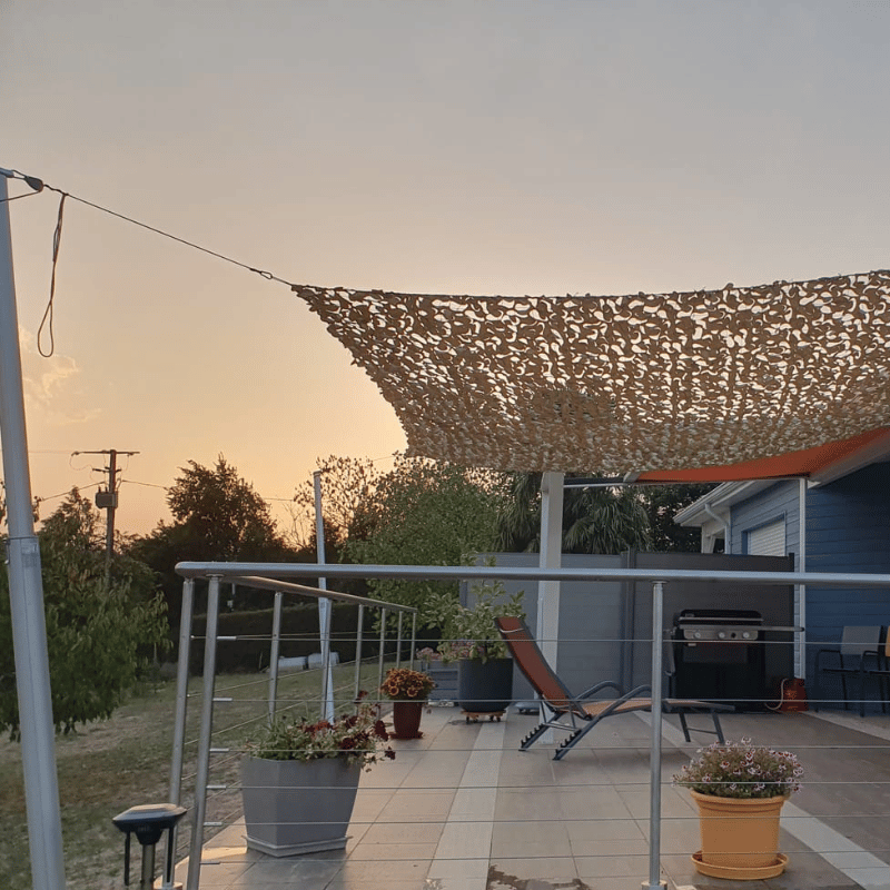 Cordes à cliquets pour voile d'ombrage (lot de 4) installée sur une terrasse