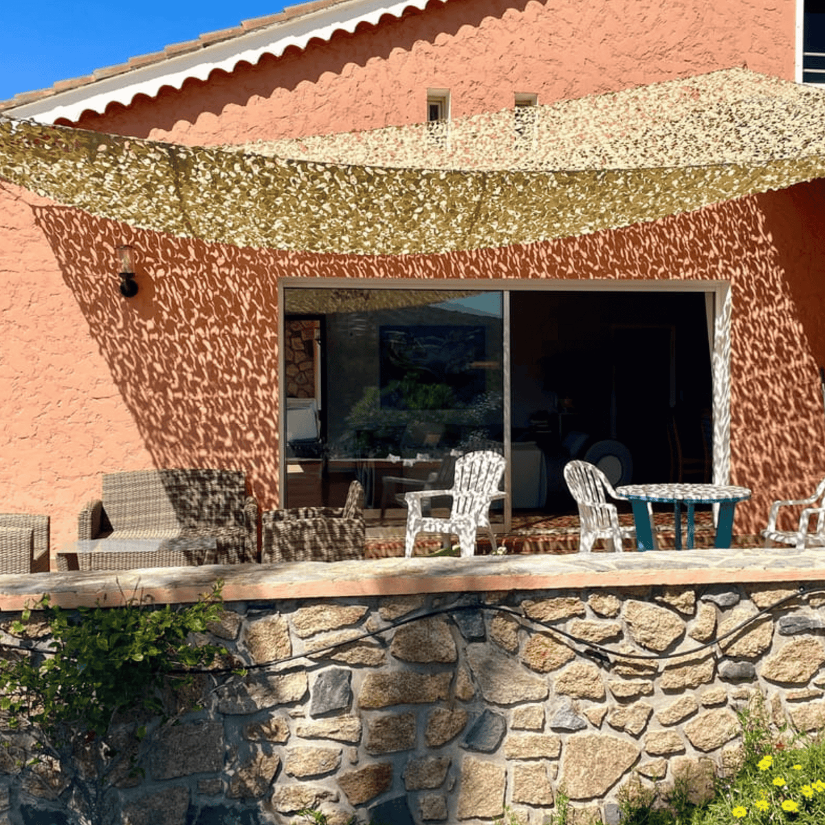 Voile d'ombrage camouflage ignifugée — détail de la matière