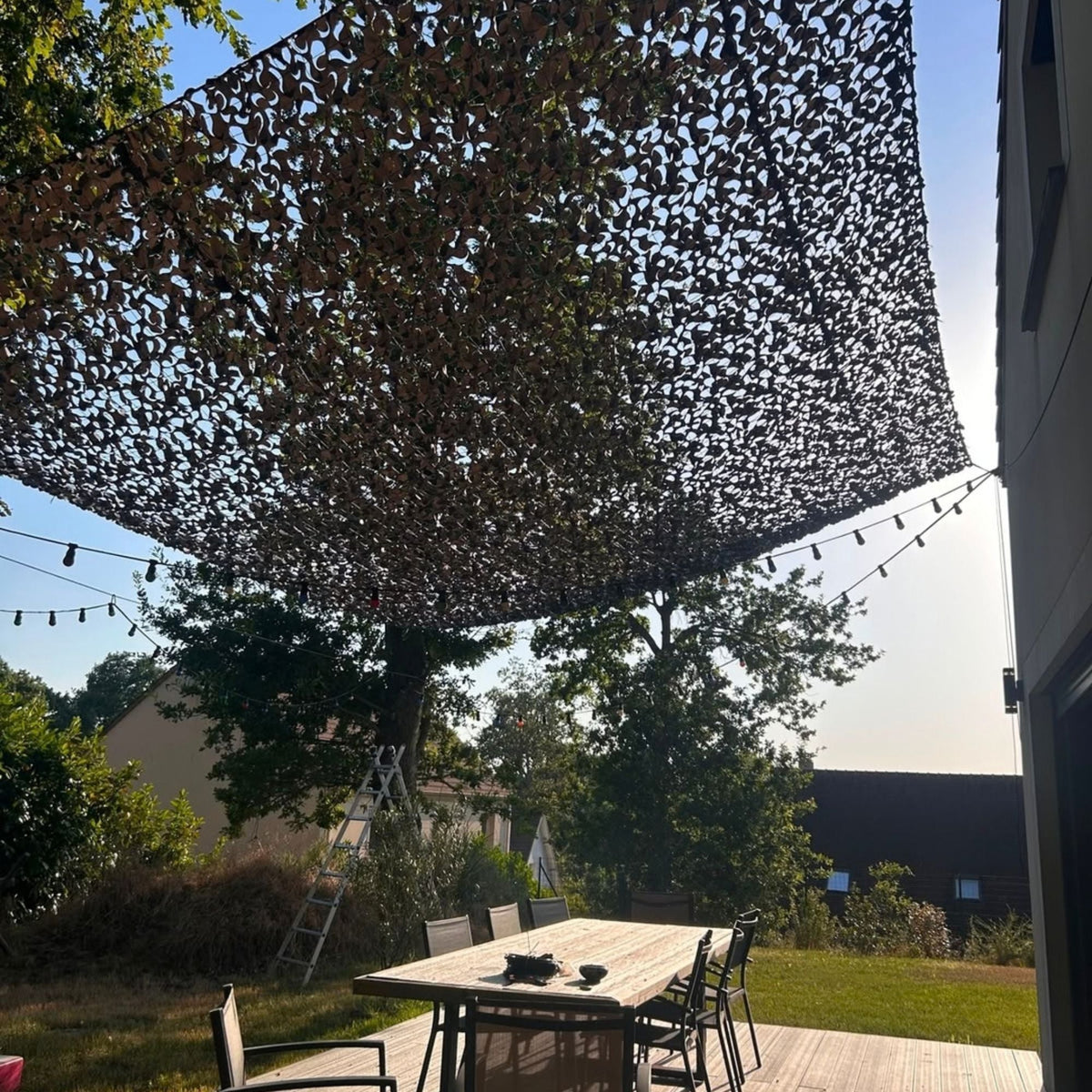 Voile d'ombrage camouflage gris — détail de la matière