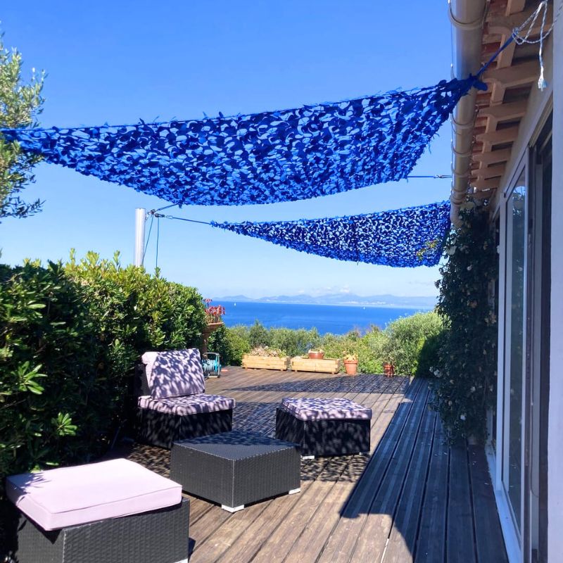 Voile d'ombrage camouflage triangulaire bleu
