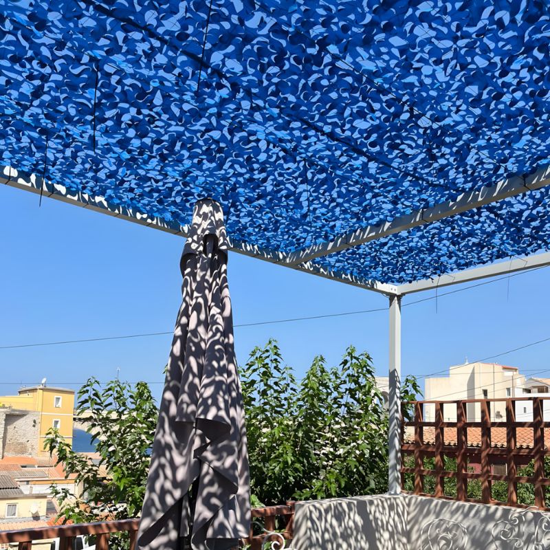 Voile d'ombrage camouflage bleu — détail de la matière